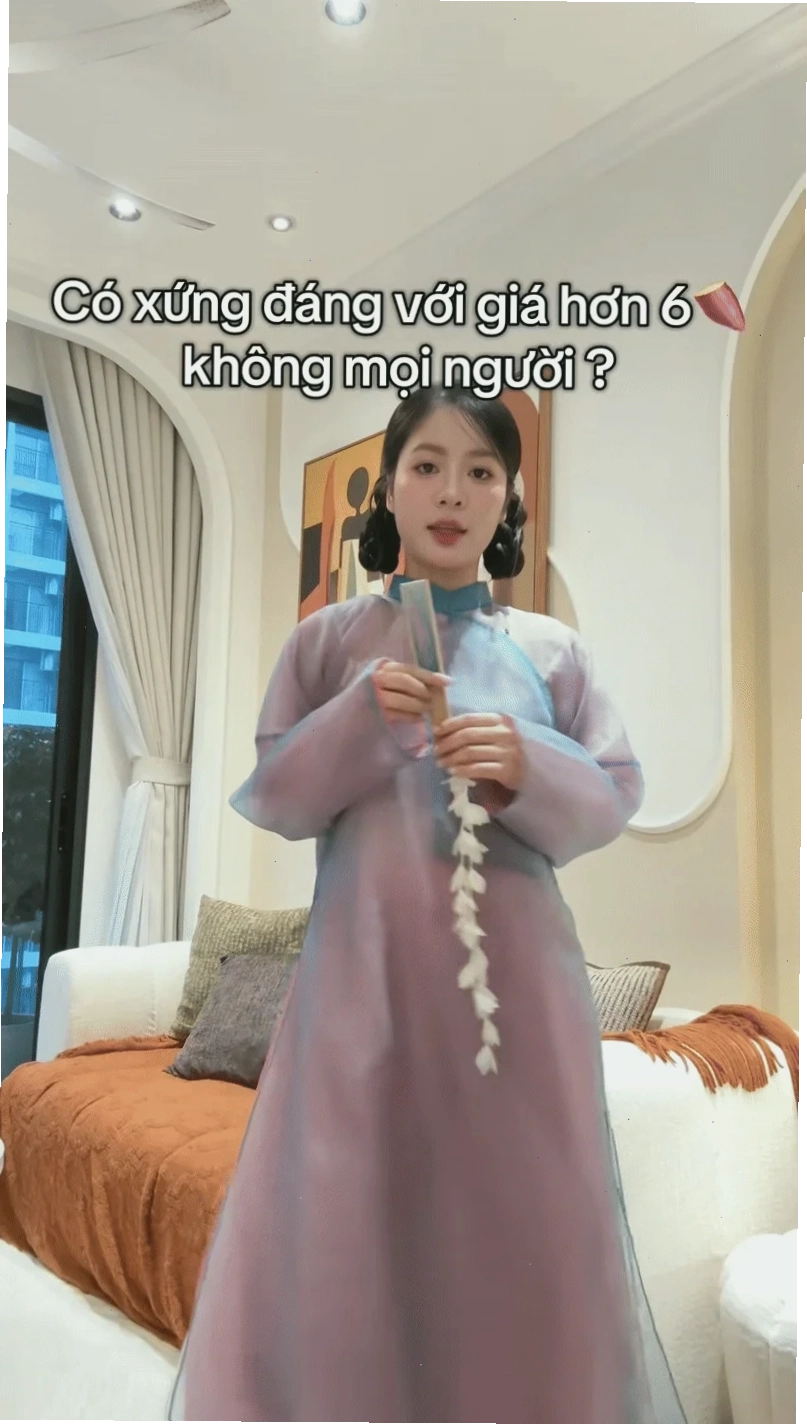 gái xấu mặc áo dài màu sắc loè loẹt