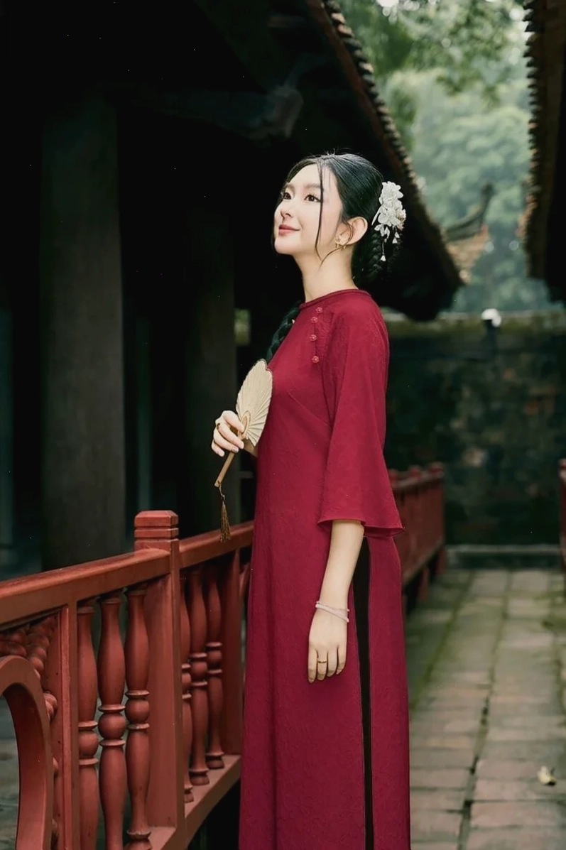 gái xấu mặc áo dài vải xuyên thấu