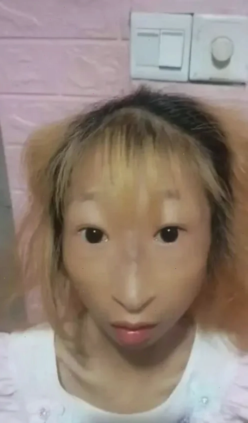 Gái xấu sexy chụp hoa