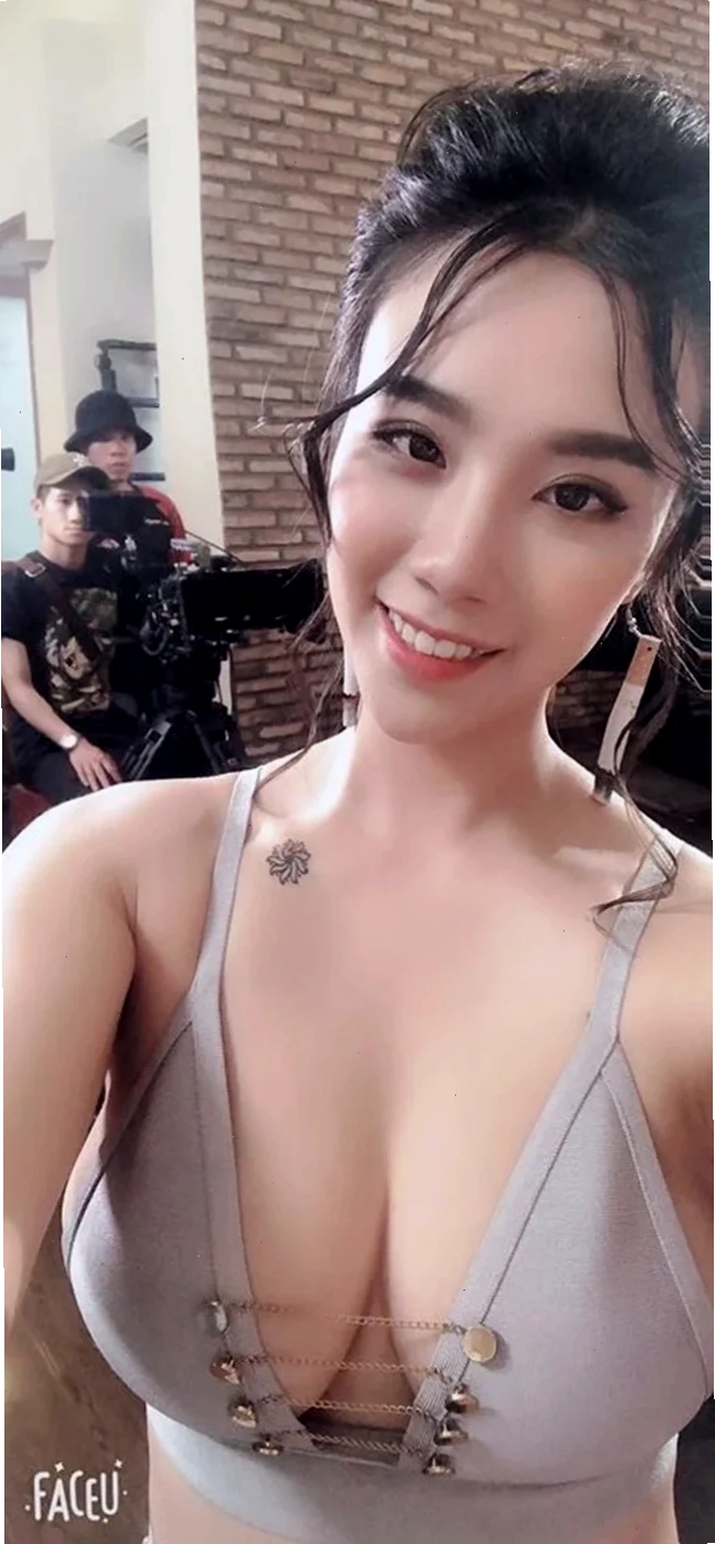 Gái xấu sexy diện váy