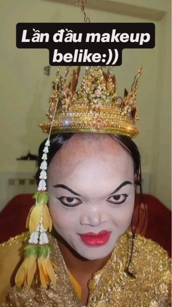 Gái xấu sexy làm việc máy tính