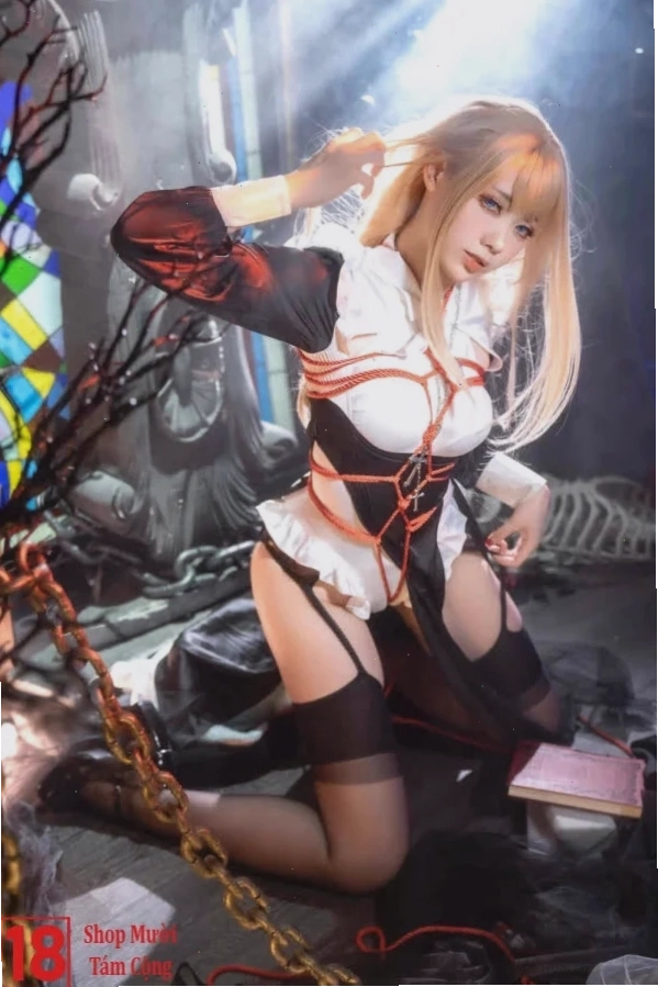 Nàng nghệ sĩ gái xinh anime sexy chơi nhạc cụ
