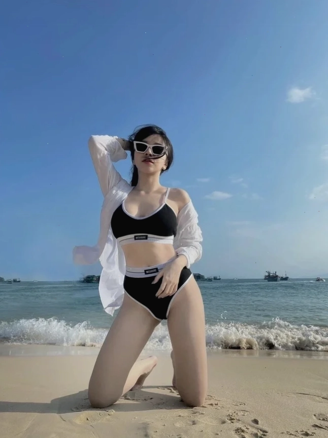 gái xinh bận bikini thu hút