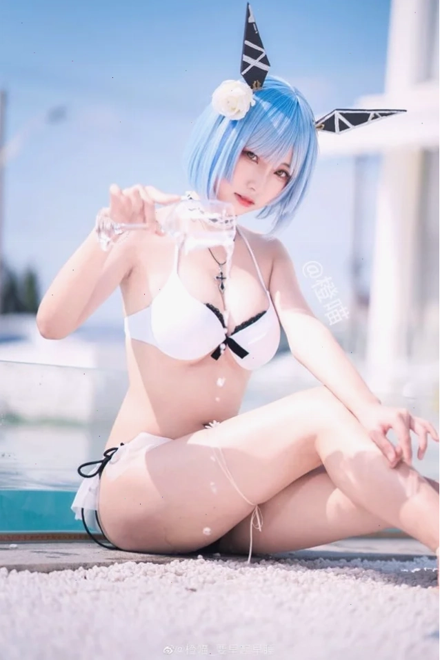 gái xinh bikini hồ bơi gái xinh bikini hồ bơi quyến rũ