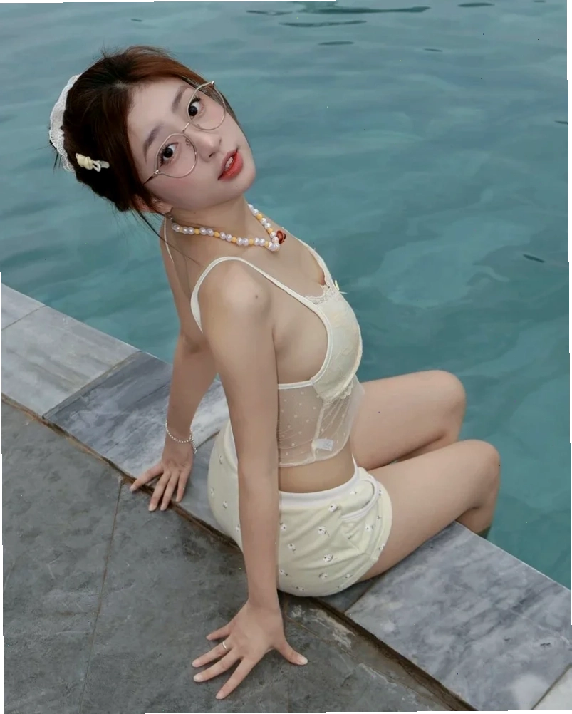 gái xinh bikini hồ bơi gái xinh bikini hồ bơi tinh tế