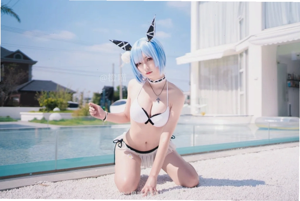gái xinh bikini hồ bơi gái xinh bikini hồ bơi xinh đẹp