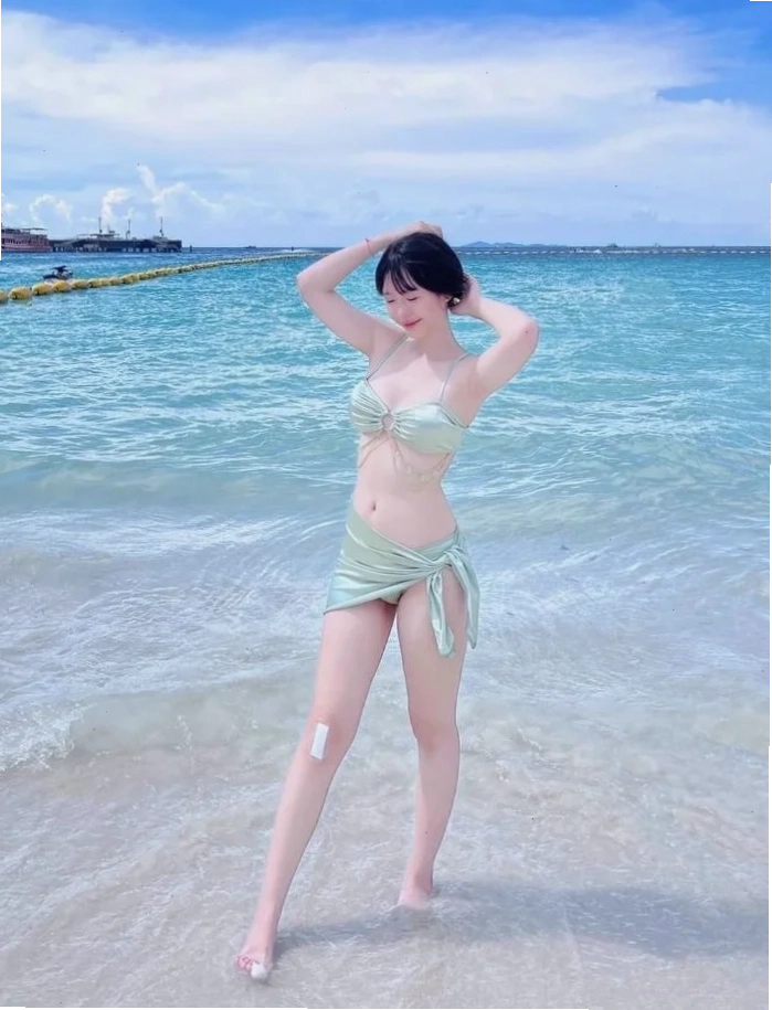 bikini trắng tinh tế Gái xinh bikini trắng