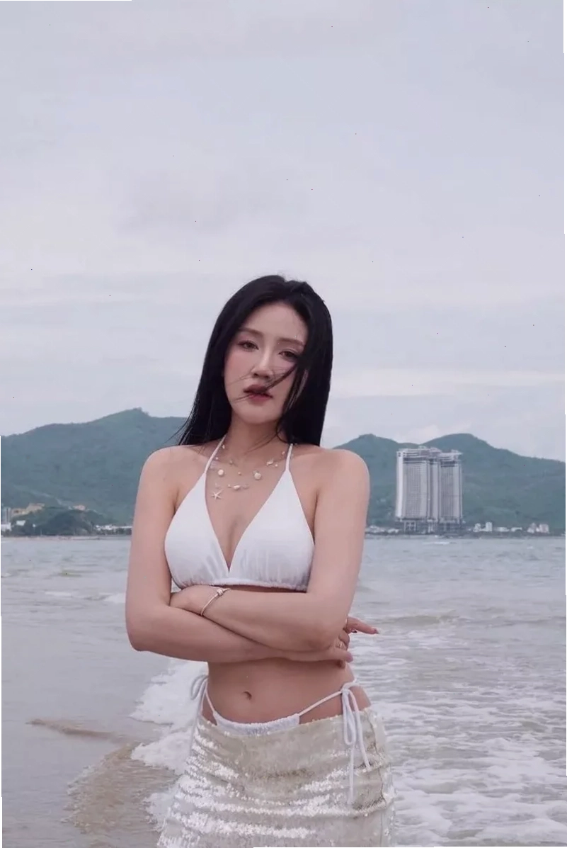 bikini trắng hoàn hảo Gái xinh bikini trắng