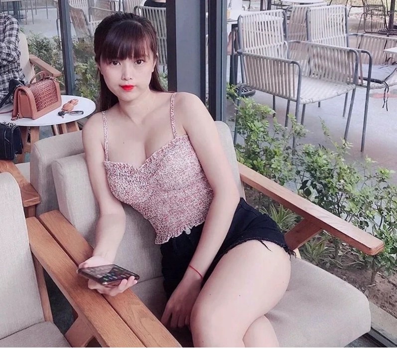 Phong cách thời thượng gái xinh bốc lửa phối đồ hiện đại