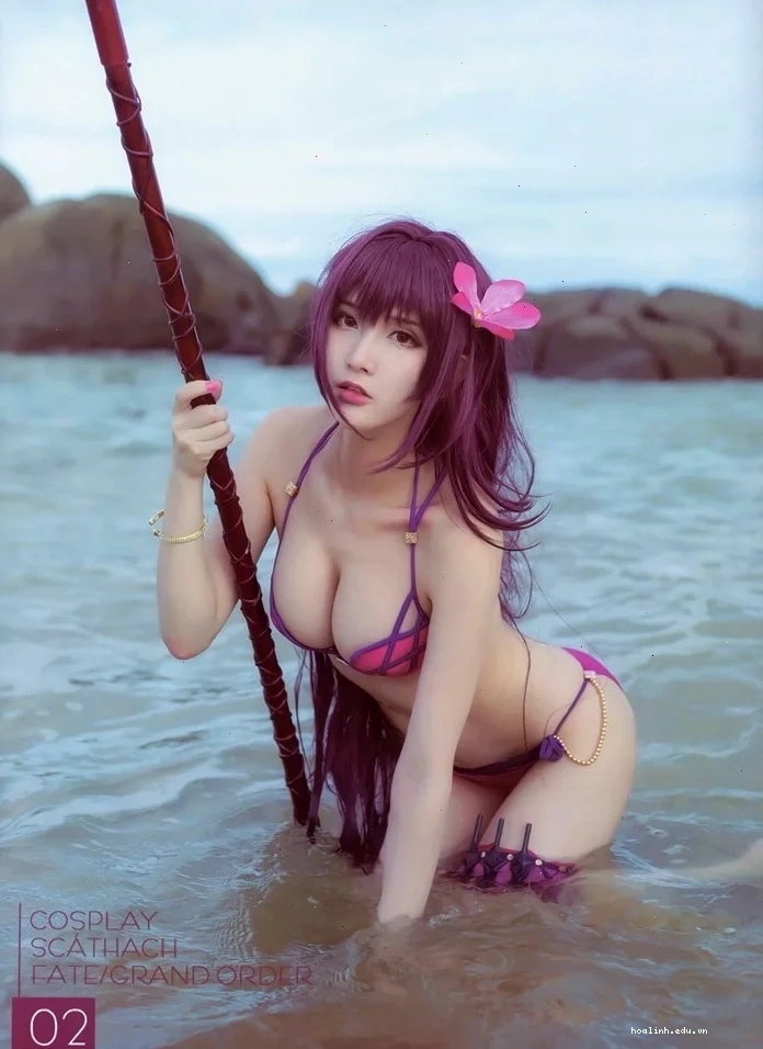 gái xinh cosplay mặc bikini dây đen