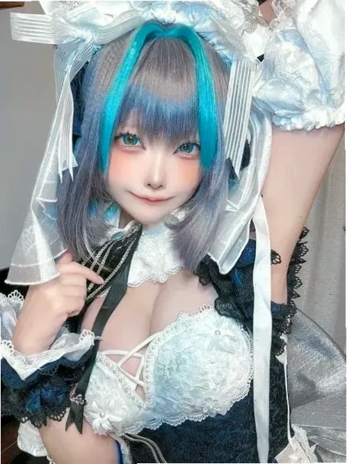gái xinh cosplay mặc bikini hầu gái