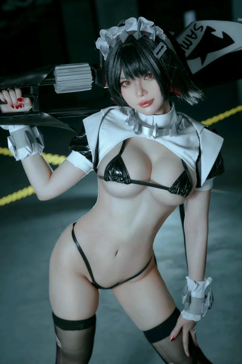 gái xinh cosplay mặc bikini tạo dáng
