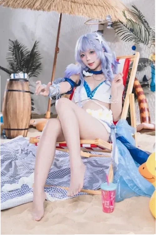gái xinh cosplay mặc bikini tông đen