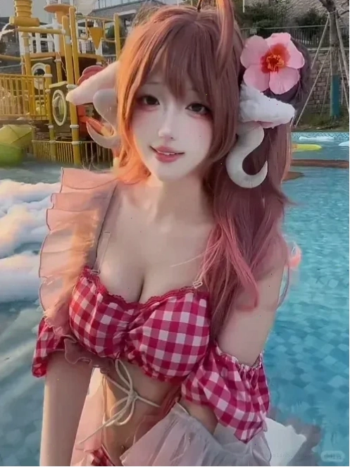 gái xinh cosplay mặc bikini trắng đen