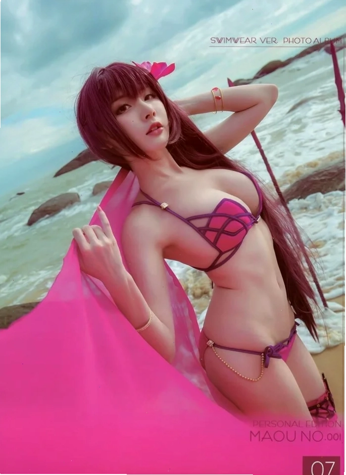 gái xinh cosplay mặc bikini trong phòng chụp studio