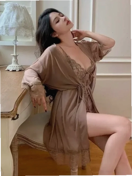 gái xinh đồ ngủ lụa latin