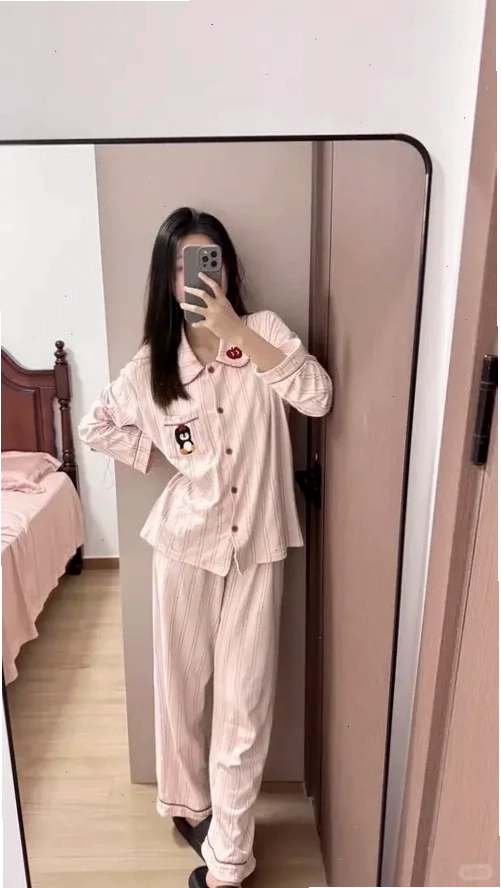 gái xinh đồ ngủ màu đen