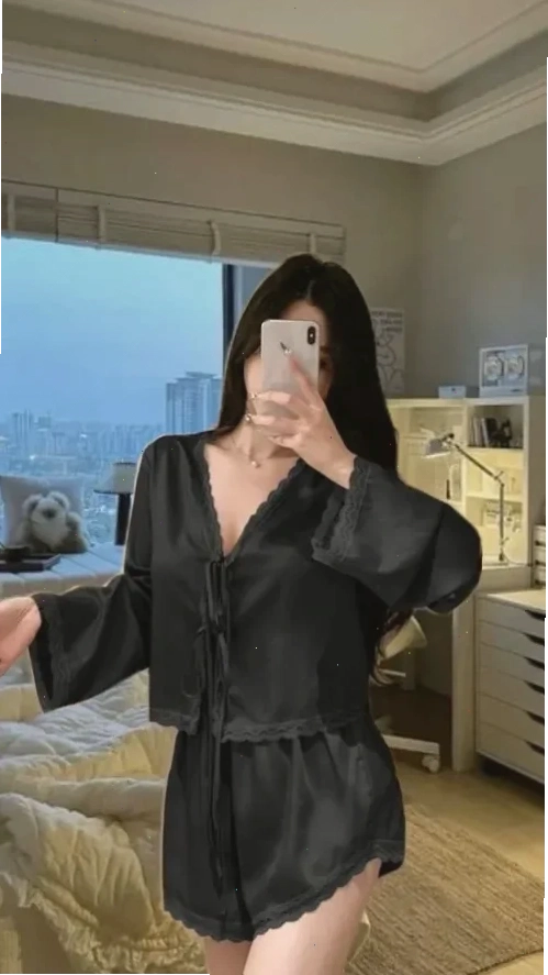 gái xinh đồ ngủ tại nhà