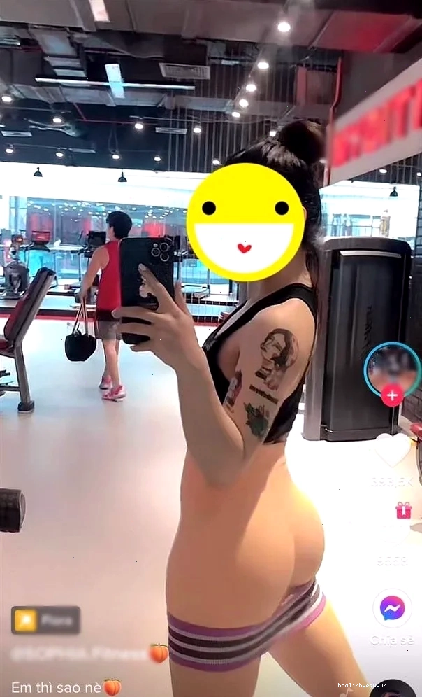 Gái xinh không mặc đò điện thoại