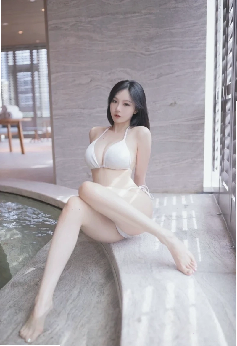 Gái xinh không mặc đò năng lượng