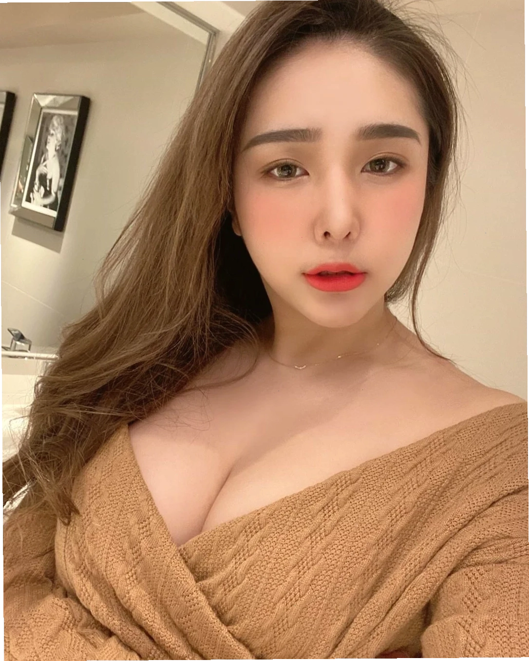 Gái xinh không mặc đò sáng tạo