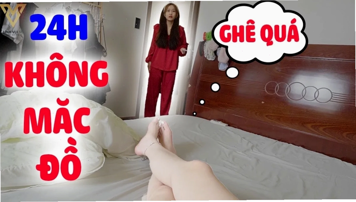 Gái xinh không mặc đò sang trọng