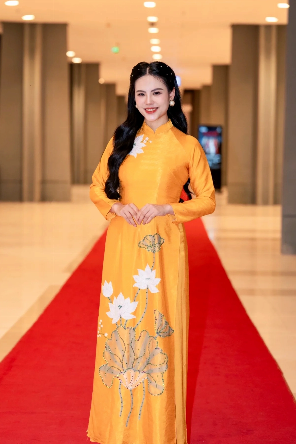 Gái xinh mặc áo dài live livestream Gái xinh mặc áo dài live livestream cuốn hút