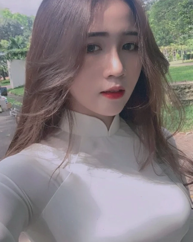 Gái xinh mặc áo dài live livestream Gái xinh mặc áo dài live livestream dịu dàng