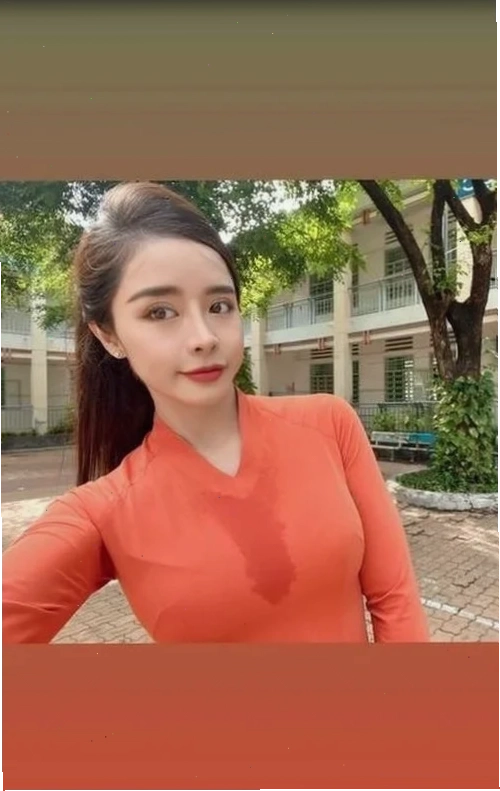 Gái xinh mặc áo dài live livestream Gái xinh mặc áo dài live livestream năng động