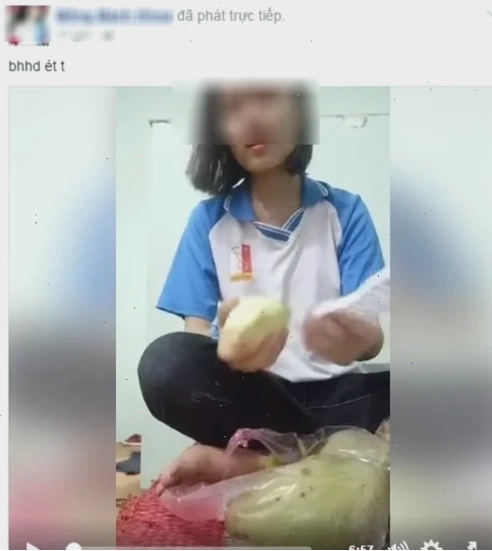 Gái xinh mặc áo dài live livestream Gái xinh mặc áo dài live livestream phong cách học đường