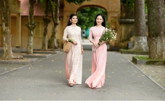 Gái xinh mặc áo dài live livestream Gái xinh mặc áo dài live livestream rạng rỡ