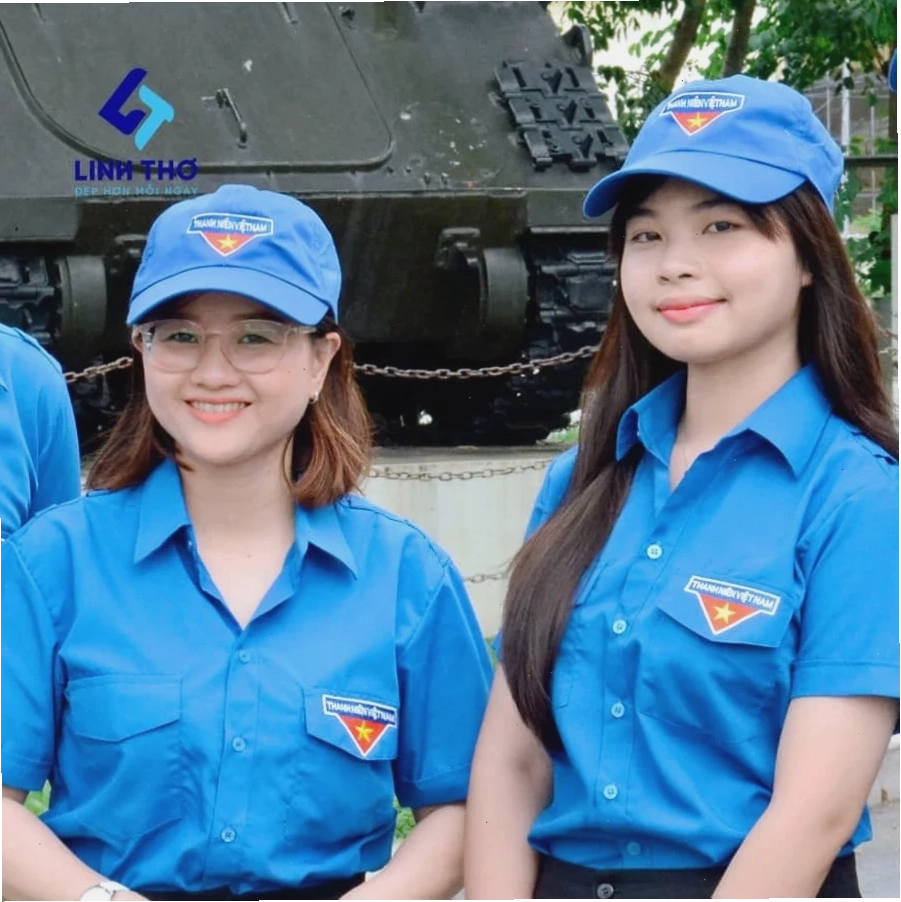 gái xinh mặc áo đoàn bản lĩnh