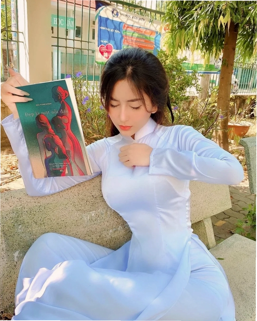 gái xinh mặc áo đoàn cuốn hút