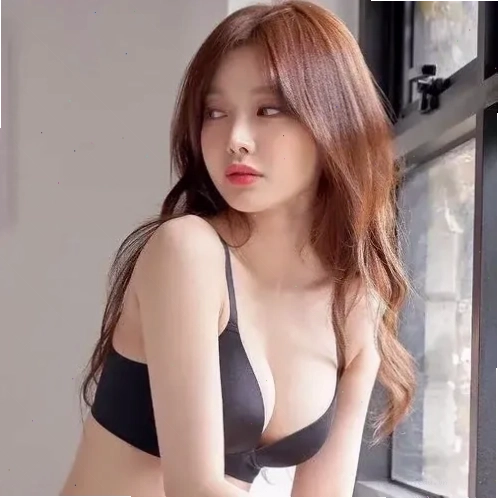 gái xinh mặc áo liền quần