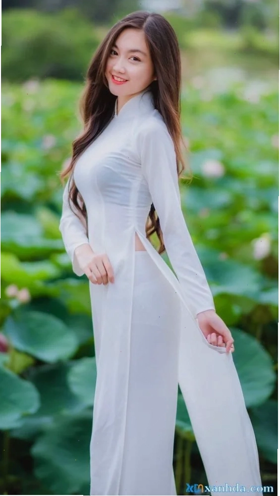 gái xinh mặc áo trắng kiểu bánh bèo