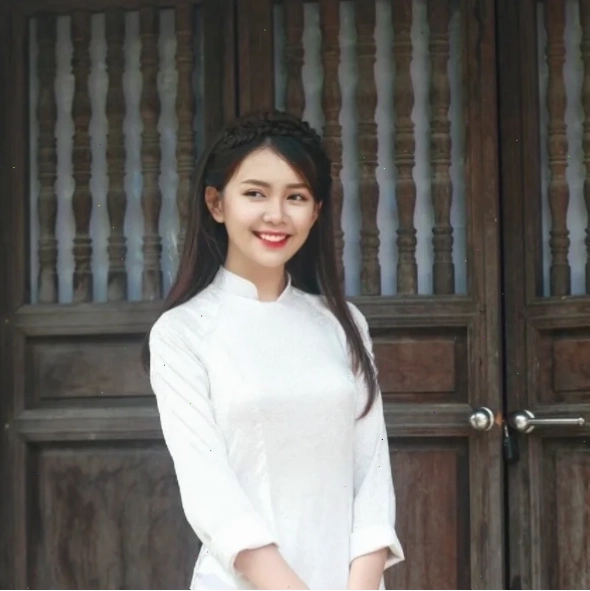 gái xinh mặc áo trắng phong cách tối giản