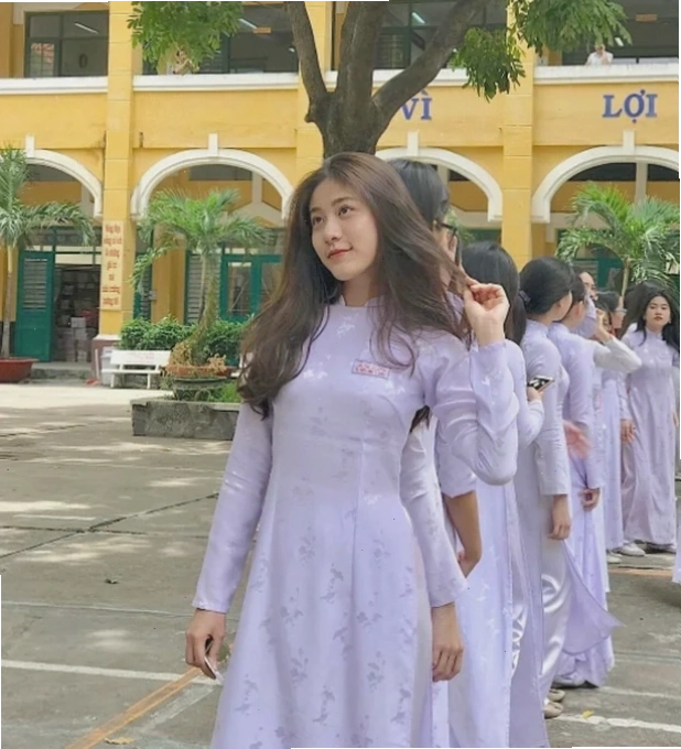 gái xinh mặc áo trắng tay dài lịch thiệp