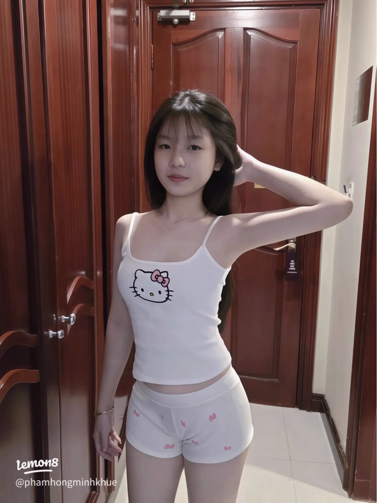 gái xinh mặc áo trắng thời thượng