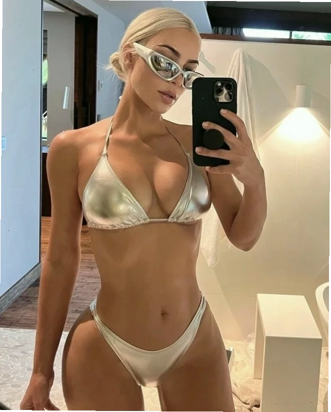 gái xinh mặc bikini nhảy trước đám đông