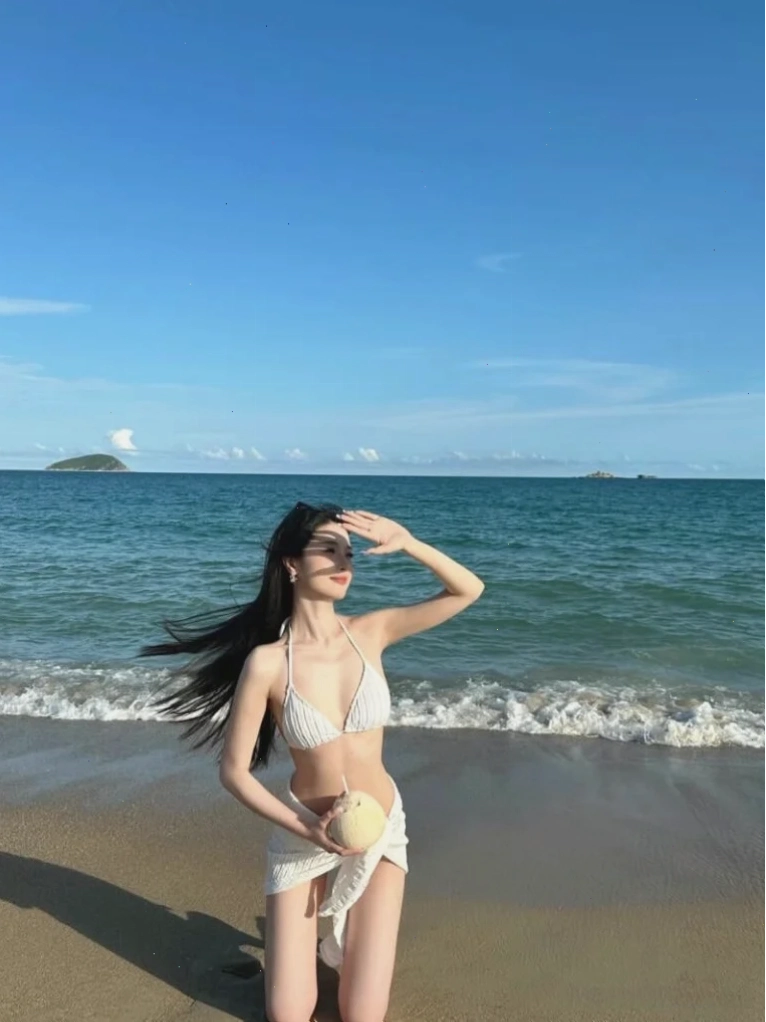 gái xinh mặc bkini hiện đại