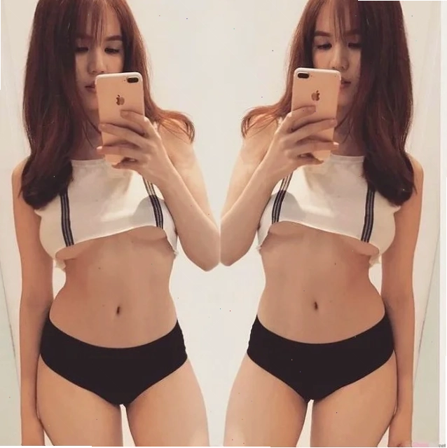 Gái xinh mặc croptop tự tin