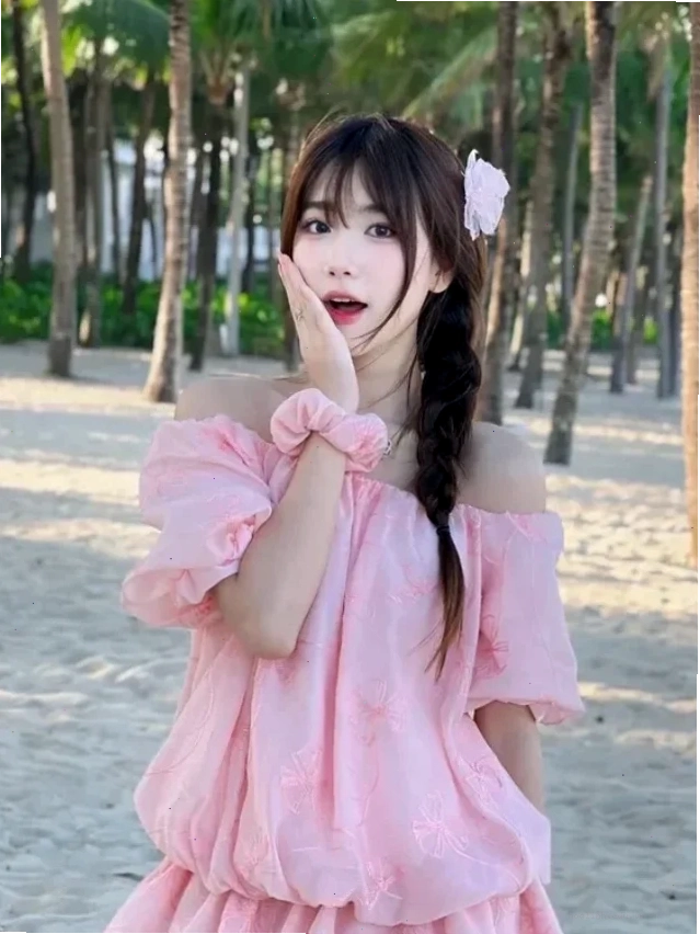 gái xinh mặc đồ pinky chụp ảnh