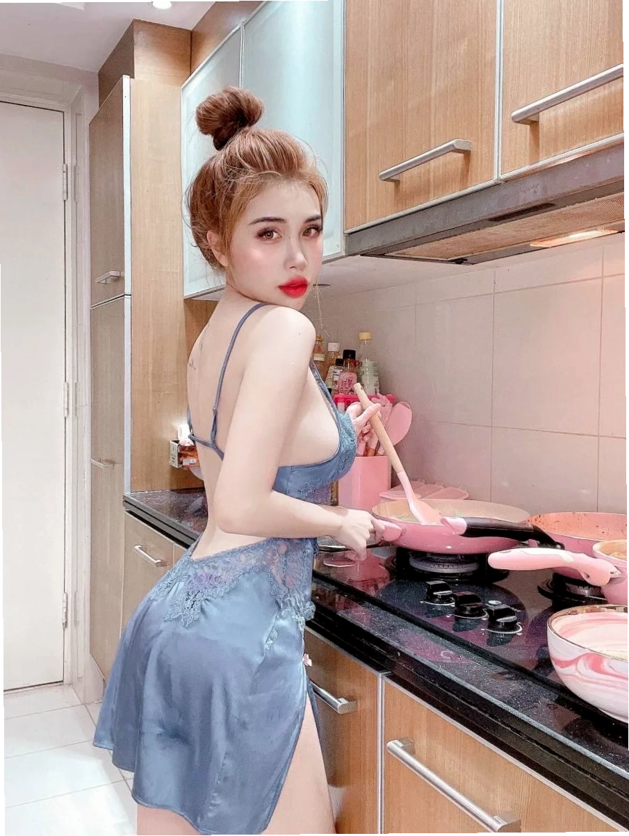 gái xinh mặc đồ pinky chụp chân dung