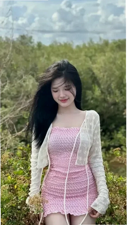 gái xinh mặc đồ pinky hiện đại