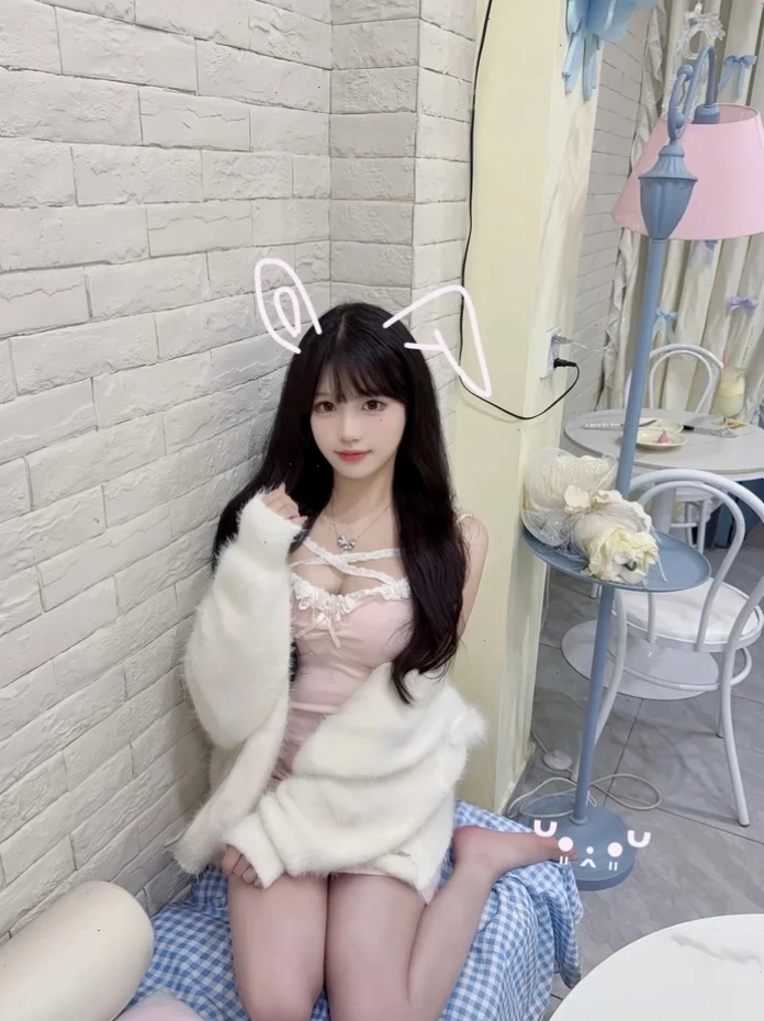 gái xinh mặc đồ pinky lộng lẫy