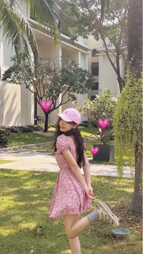 gái xinh mặc đồ pinky sang chảnh