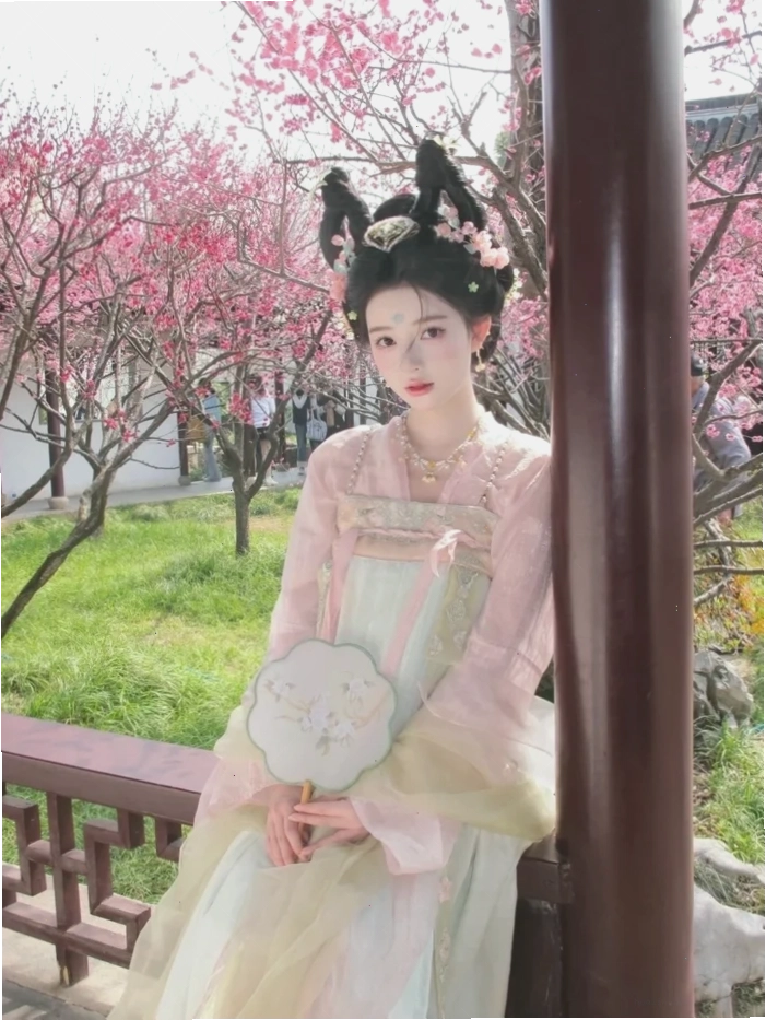 gái xinh mặc đồ pinky xinh tươi