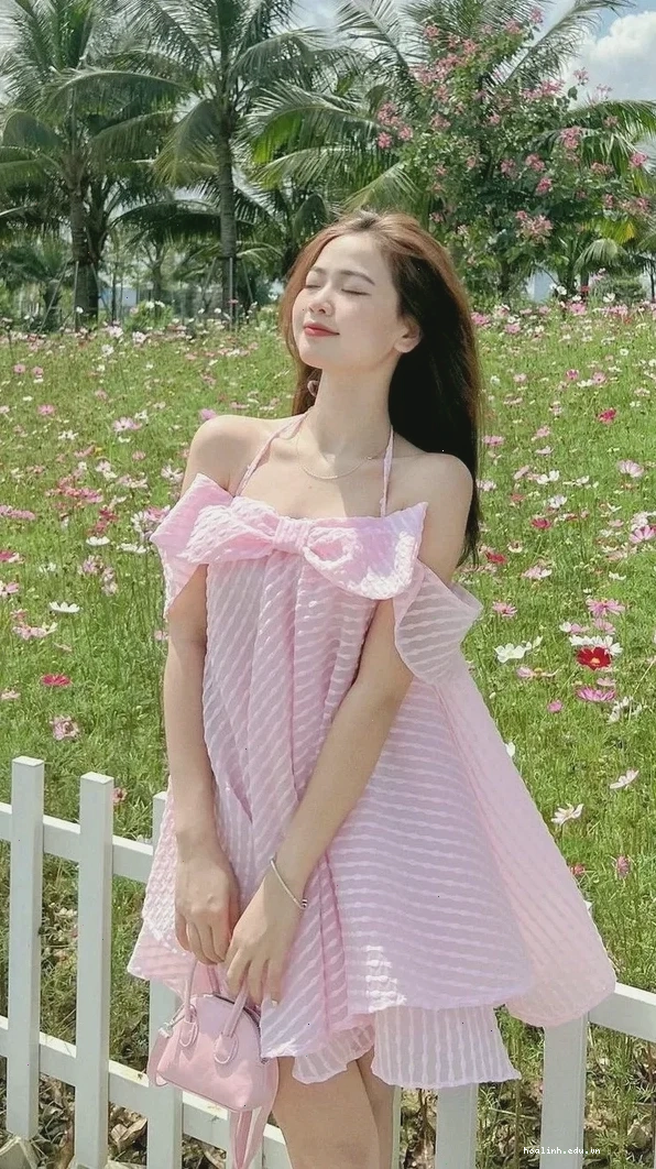 gái xinh mặc đồ pinky xinh tươi
