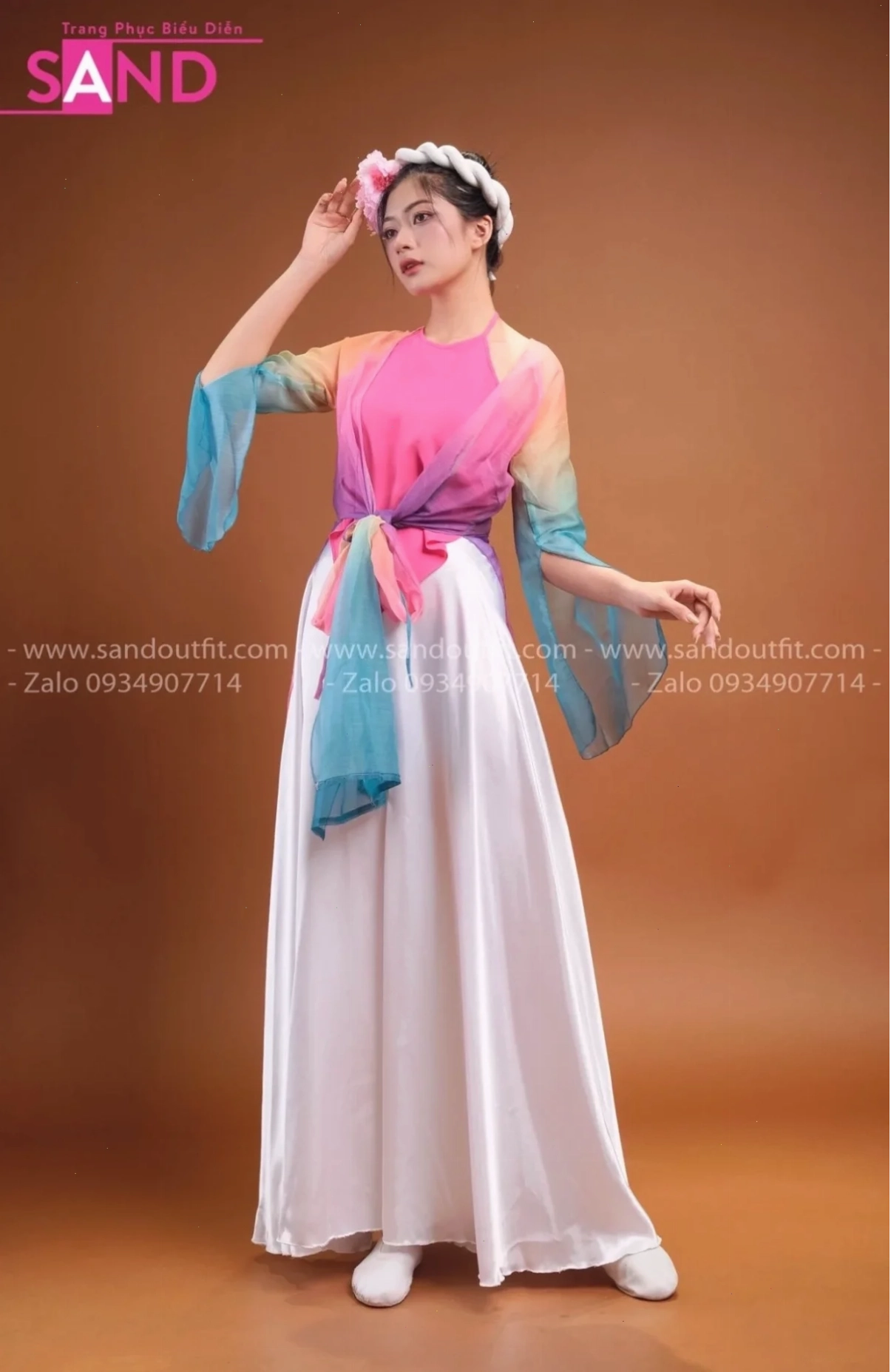 gái xinh mặc đồ thiếu vải nổi bật