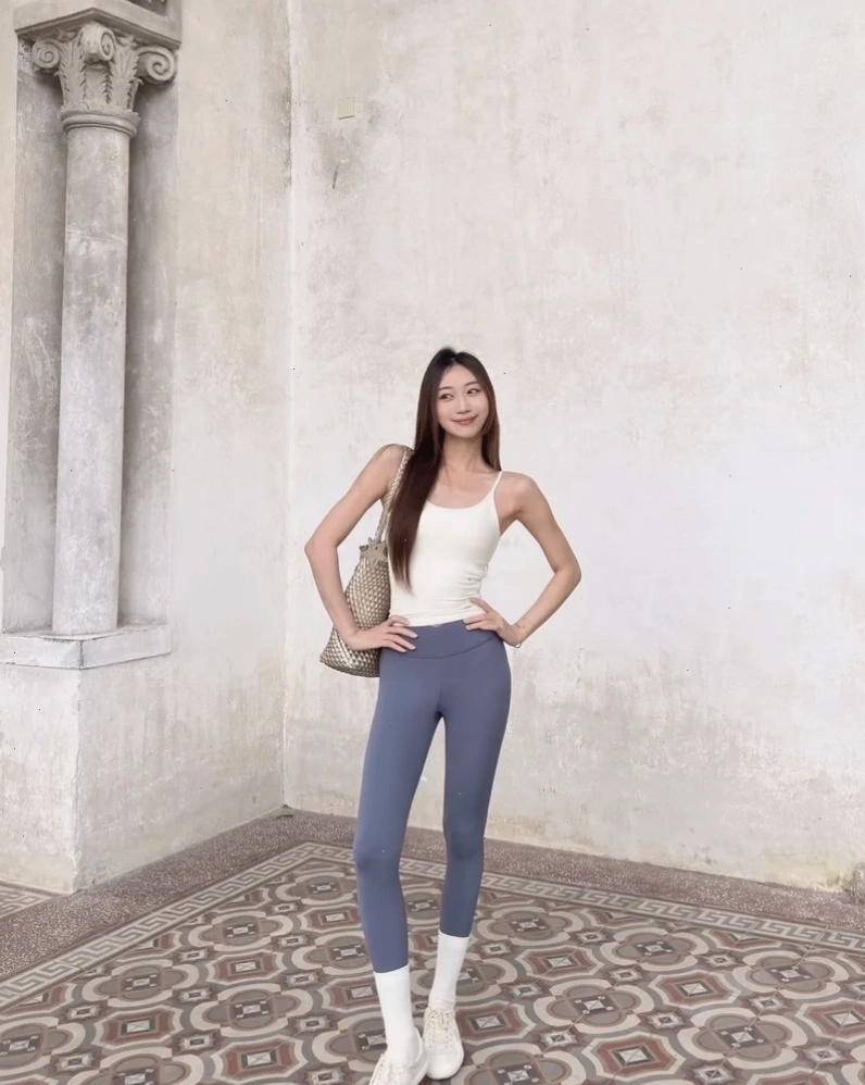 gái xinh mặc legging dịu dàng